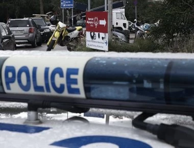 Τροχαίο στρατιωτικού οχήματος με ΙΧ στην Αθηνών - Λαμίας στη στροφή προς Ατ. Οδό
